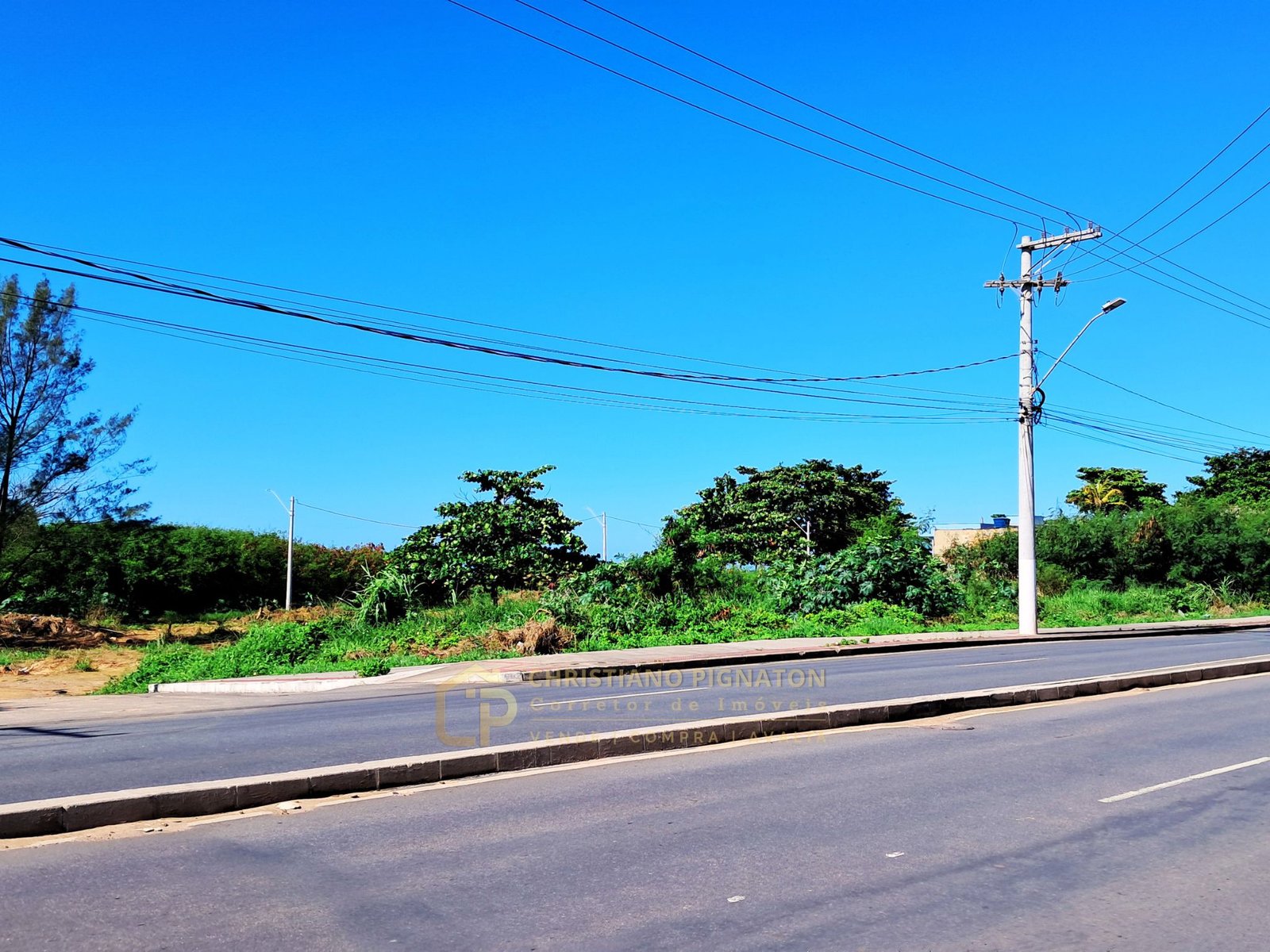 Área de 3240m²