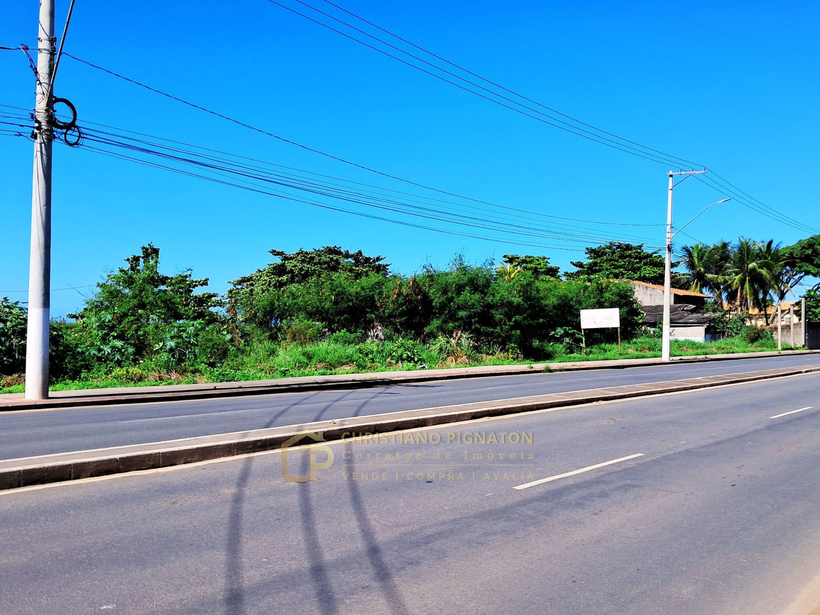 Área de 3240m²