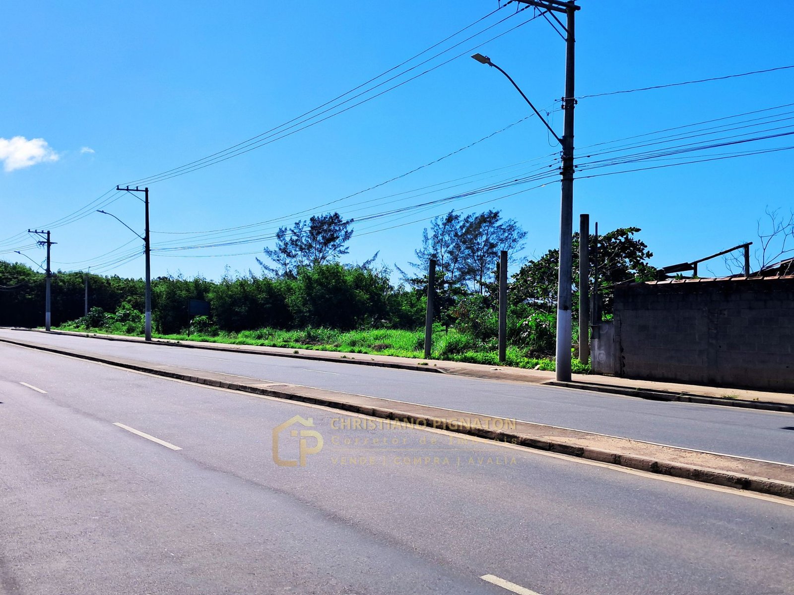 Área de 3240m²