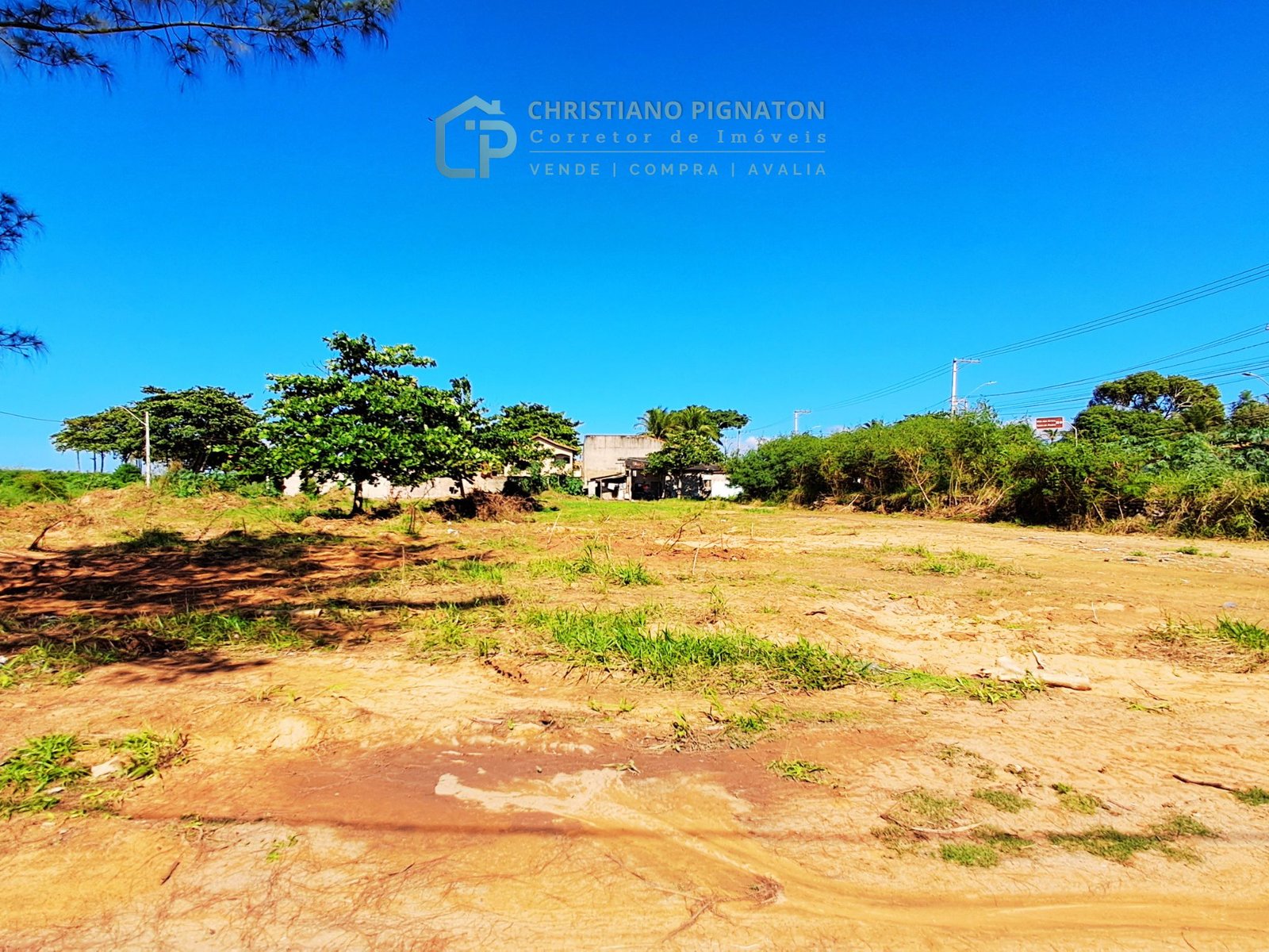 Área de 3240m²