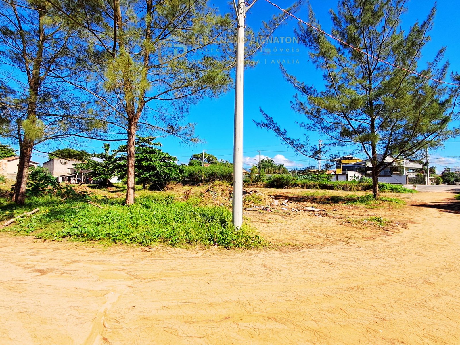 Área de 3240m²