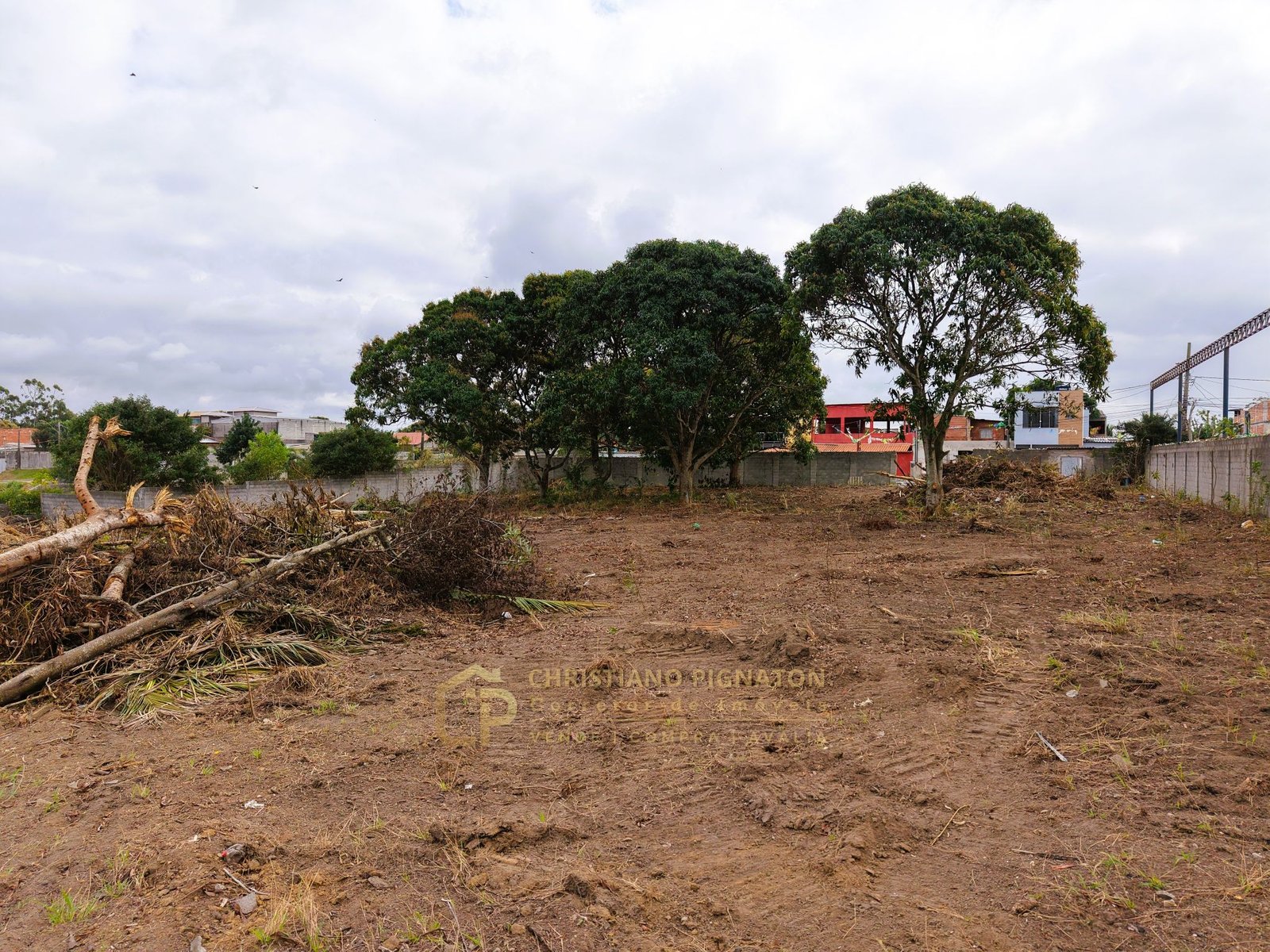 Área de 2835m²