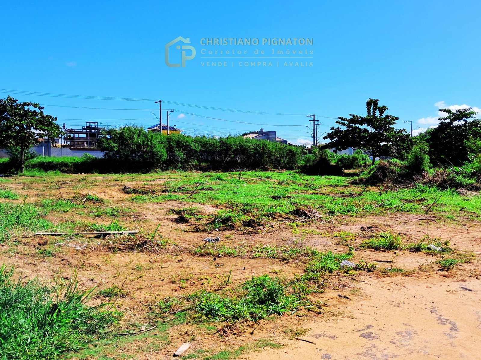 Área de 3240m²